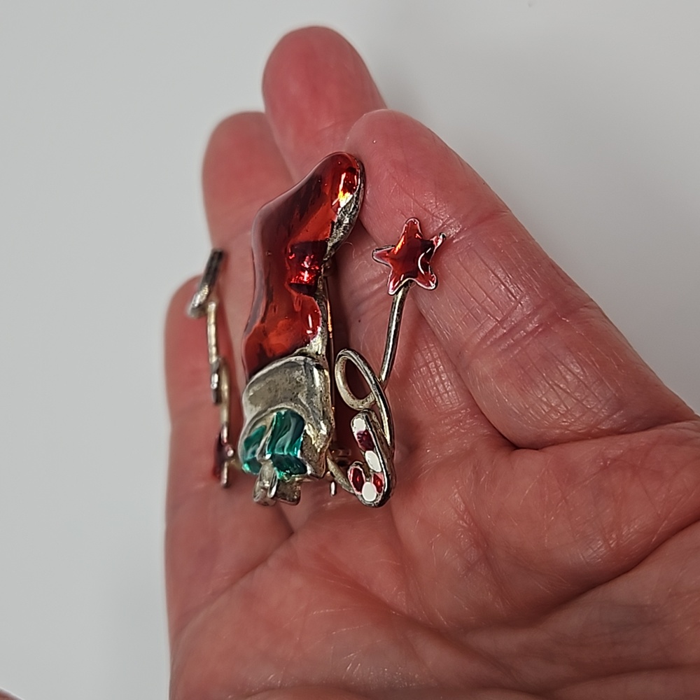 Christmas Stocking Brooch Pin Silver Tone Enamel Red Green White - Picture 8 of 12